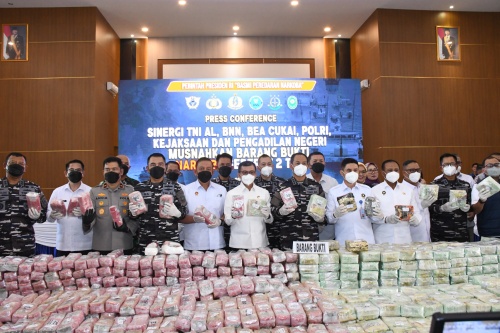 Wakasal Pimpin Pemusnahan Barang Bukti 2,061 Ton Narkotika Hasil Penyelundupan di Kepri